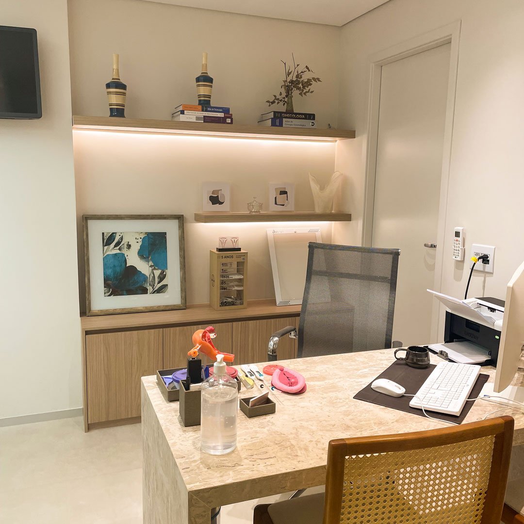 Mesa de atendimento do consultório